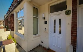 Welcoming 4 Bed Holiday Home In Eastbourne